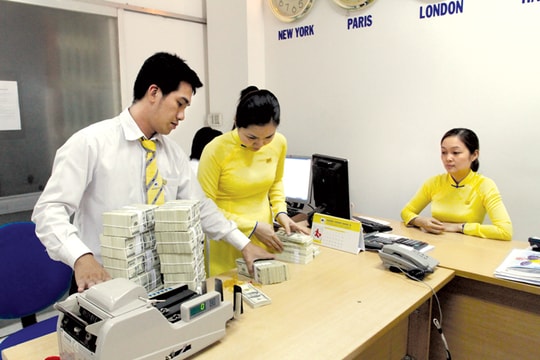 Các ngân hàng xoay xở tăng vốn