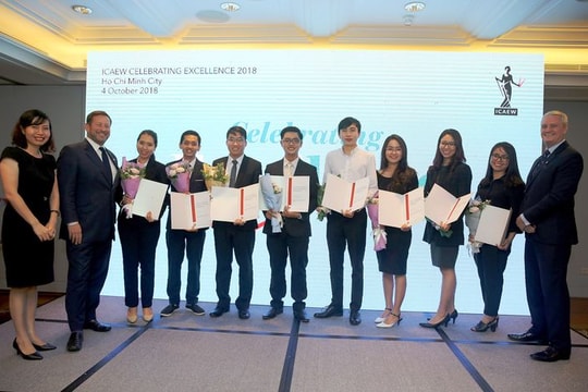 54 học viên nhận chứng chỉ quốc tế CFAB