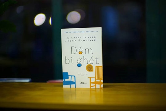 Sách hay nên đọc - bạn có nghĩ dám bị ghét sống sẽ hạnh phúc hơn?