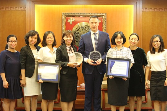 MB nhận giải thưởng STP do Ngân hàng JP Morgan Chase trao tặng