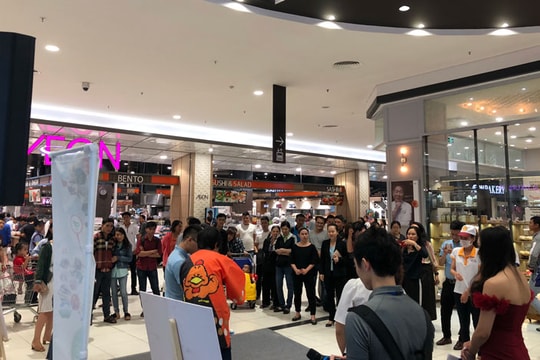 Đông đảo khách hàng đến hội chợ tỉnh Mie, Nhật Bản