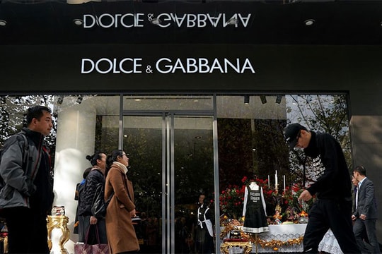 Dolce & Gabbana sắp gặp khó vì bị thương mại điện tử Trung Quốc tẩy chay?