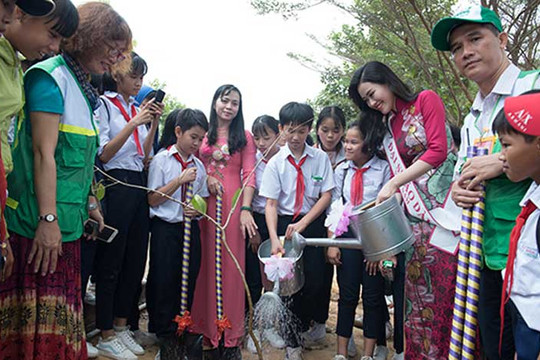 Đại sứ Áo dài Việt Nam và hành trình chung tay vì môi trường sống