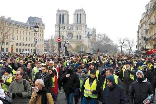 Kinh tế toàn cầu trong xu hướng ngược chiều của phương Tây và phương Đông