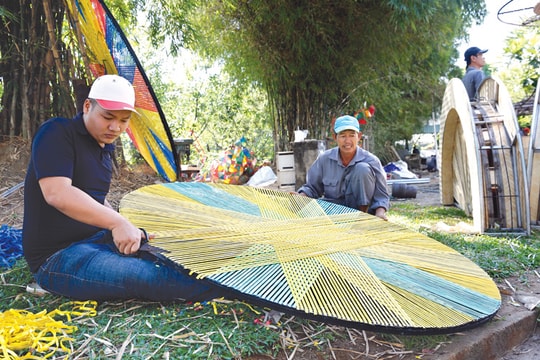 Đường hoa Nguyễn Huệ - 2019 với chủ đề "TP.HCM - Vững bước vươn xa"