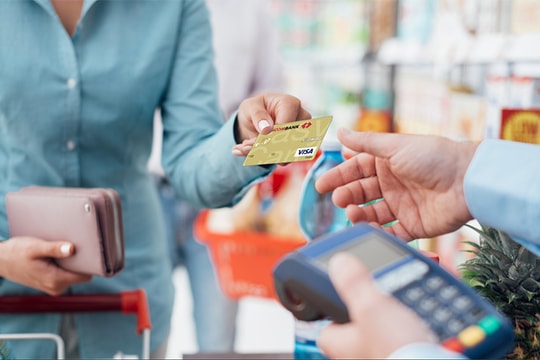 Dùng thẻ thanh toán nào lợi nhất cho mùa Tết?