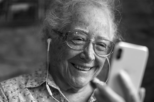 Khách hàng cao niên: Đây là lúc doanh nghiệp cần quan tâm