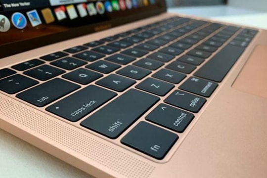 Apple xin lỗi về vấn đề bàn phím với máy tính xách tay MacBook mới