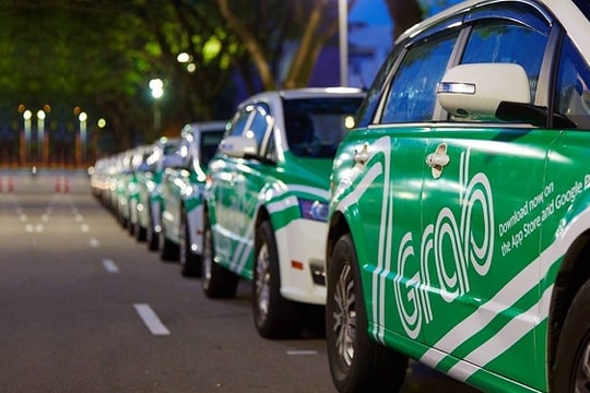 Xe vận tải ứng dụng công nghệ: Có nên bắt buộc phải gắn đèn hiệu?