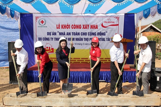 Prudential xây nhà an toàn cho người dân vùng bão lũ