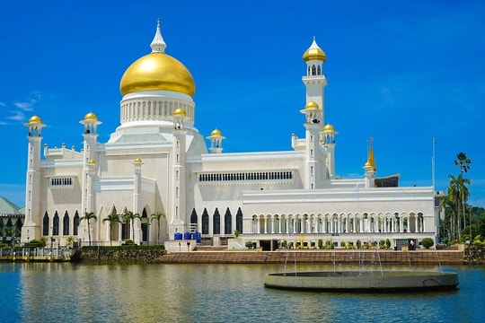 Với tay là chạm vào Brunei
