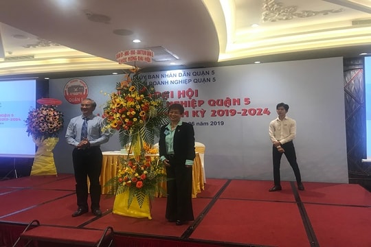 Bà Tô Tuệ Lang làm Chủ tịch Hội doanh nghiệp Quận 5