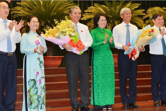 Hai tân Phó chủ tịch UBND TP.HCM nhận nhiệm vụ