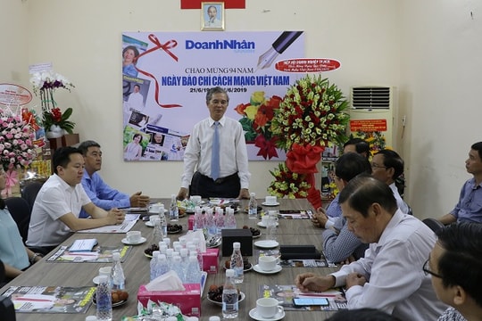 Ông Ngô Minh Châu - Phó chủ tịch UBND TP.HCM thăm và chúc mừng Báo Doanh Nhân Sài Gòn