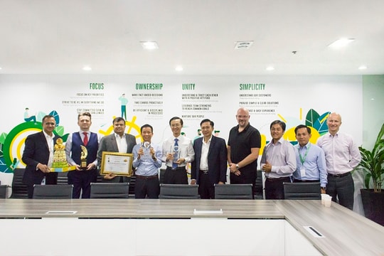 FE Credit thắng liên tiếp hai giải thưởng lớn tại Global Banking & Finance