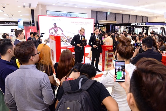 Dàn sao nữ Vbiz hào hứng tham dự sự kiện ra mắt nước hoa nam mới của Versace