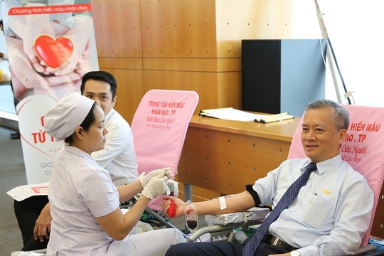 Sacombank 7 năm liên tiếp đồng hành cùng chương trình “Hành trình Đỏ”