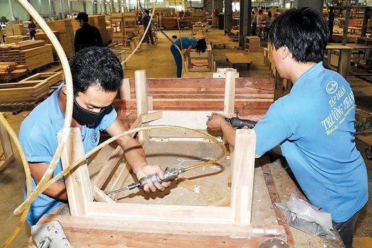 Điều chỉnh giờ làm thêm, tăng sức cạnh tranh về lao động