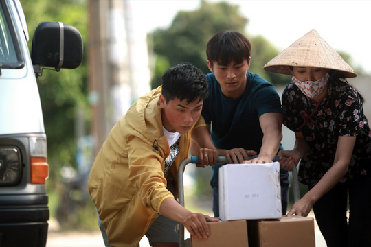 "Thưa mẹ con đi": Chuyện tình yêu thời hiện đại, chuyện gia đình mọi thời đại