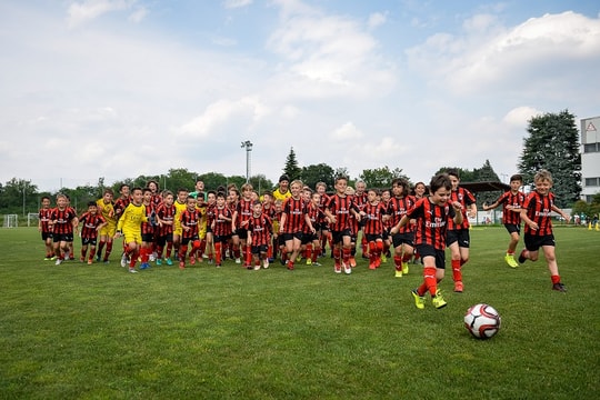 Học viện đào tạo bóng đá AC Milan Hà Nội bắt đầu chiêu sinh học viên