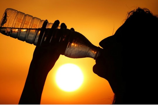 Nắng nóng kỷ lục khiến hơn 1.400 người thiệt mạng ở Pháp