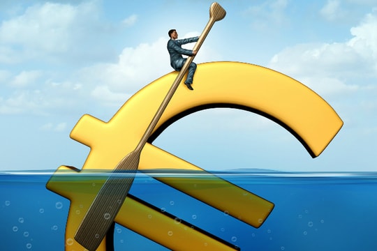 Fitch hạ mạnh dự báo tăng trưởng GDP Trung Quốc và Eurozone