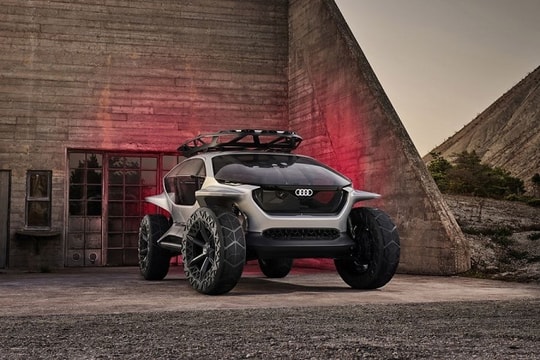 Xe điện off-road của Audi sử dụng drone làm đèn pha