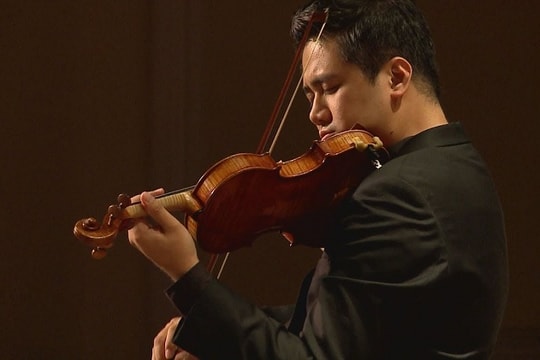 Bùi Công Duy trình diễn bản concerto của Mendelssohn