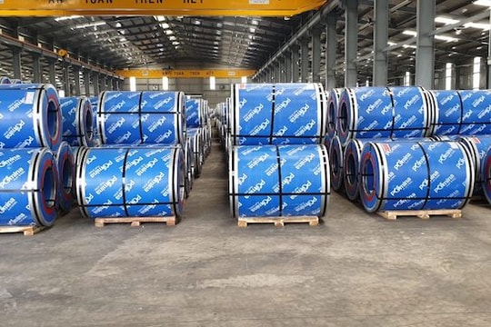 Tôn Pomina đã có lô hàng xuất khẩu đầu tiên ra thị trường quốc tế.