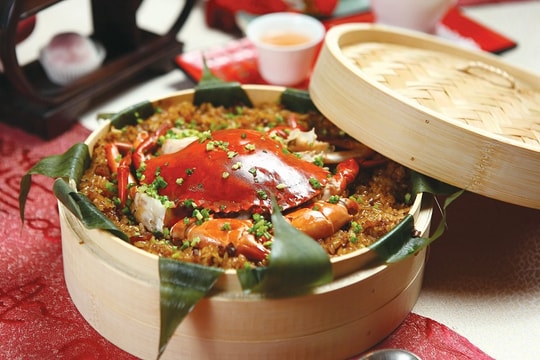 Xôi hấp cua nguyên con Quảng Đông