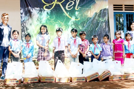 Home Credit tiếp tục tài trợ hoạt động khuyến học tại Bình Phước