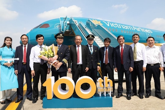Vietnam Airlines đón chiếc máy bay thứ 100