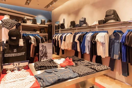 Chào đón flagship store multi-brand của Calvin Klein tại Saigon Center