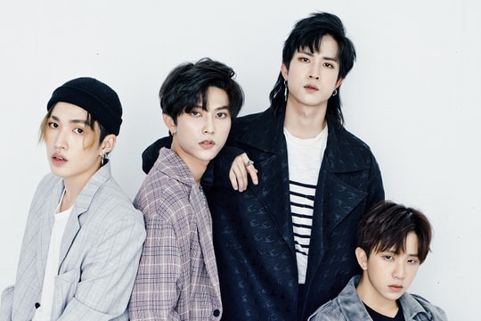 Nhóm nhạc Uni5 gặp gỡ người hâm mộ