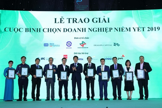 Trao giải bình chọn Doanh nghiệp niêm yết năm 2019