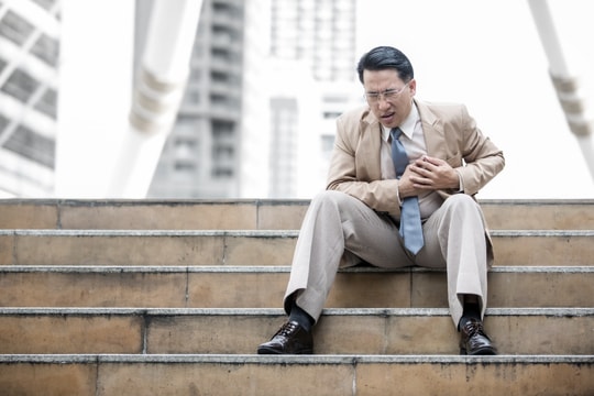 Quý ông tuổi 40 nên phòng ngừa đột quỵ mùa lạnh thế nào?