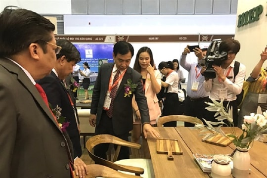 Ngành gỗ xuất khẩu chủ lực cho nông nghiệp và phát triển nông thôn