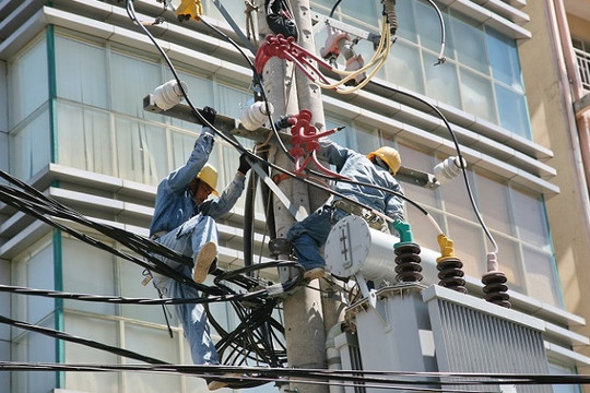 EVNHCMC sửa chữa điện miễn phí cho 1.000 hộ nghèo, hộ chính sách