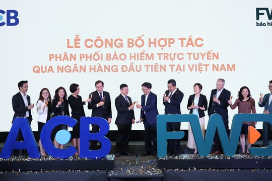 ACB và FWD hợp tác phân phối bảo hiểm trực tuyến qua ngân hàng