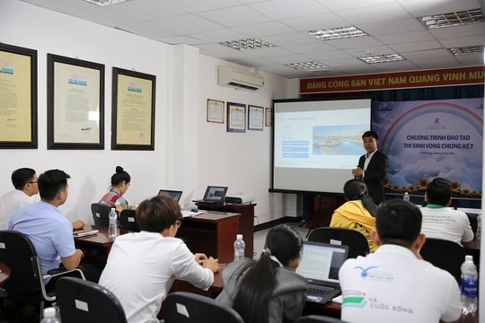 Đào tạo Vòng Chung kết cho Top 5 Giải thưởng Tài năng Lương Văn Can. Đào tạo Vòng Chung kết cho Top 5 Giải thưởng Tài năng Lương Văn Can.