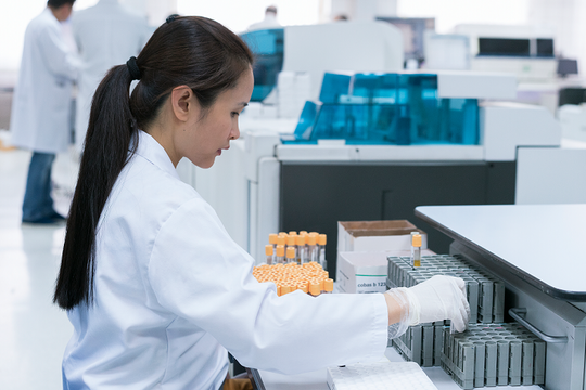 13 chuyên viên phòng xét nghiệm của Việt Nam được cấp giấy chứng nhận