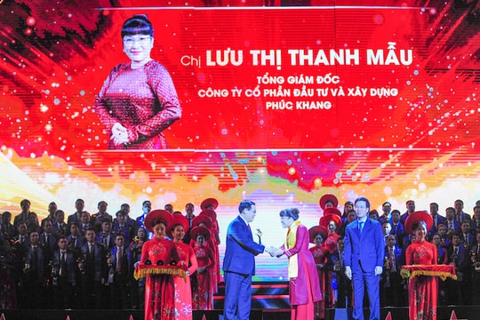 CEO Phuc Khang Corporation được vinh danh giải thưởng Sao Đỏ