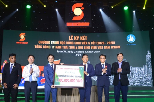 Công ty Nam Thái Sơn tặng 150 triệu đồng để chăm lo dân nghèo đón Tết Nguyên đán