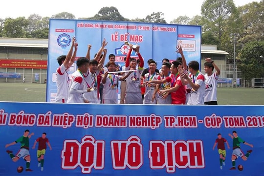Công ty Lê Bảo Minh đoạt cúp HUBA FOOTBALL - TONA CUP 2019