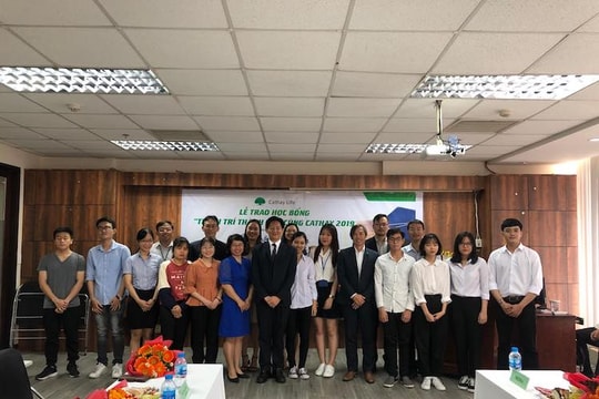 18 sinh viên nhận học bổng Thịnh trí thành tài từ Cathay Việt Nam