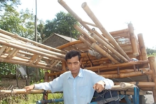 Mưu sinh nghề làm thang tre