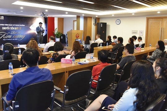 Trao thưởng chương trình “Chuyển tiền quốc tế - Rinh về kim cương”