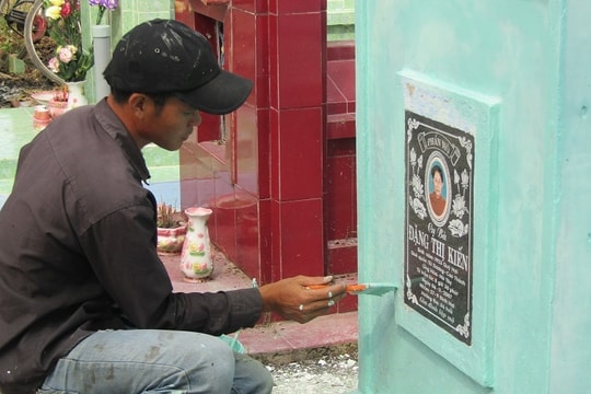 Chuyện nghề tảo mộ ngày Tết