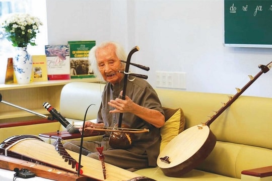 Ngồi đếm 100 mùa Xuân nở nụ cười