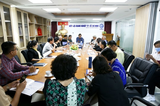 Hiệp hội Doanh nghiệp TP.HCM tìm giải pháp tăng cường sản xuất khẩu trang phòng dịch Covid-19